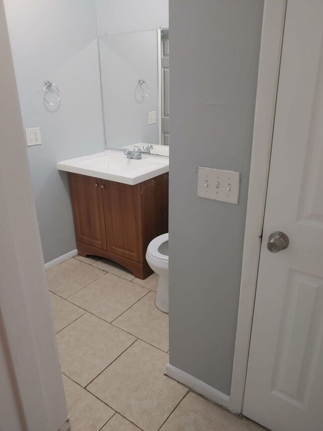 Building Photo - 2584-2586 Chestnut Woods Dr