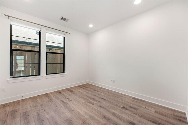Foto del edificio - 1705 Weber St