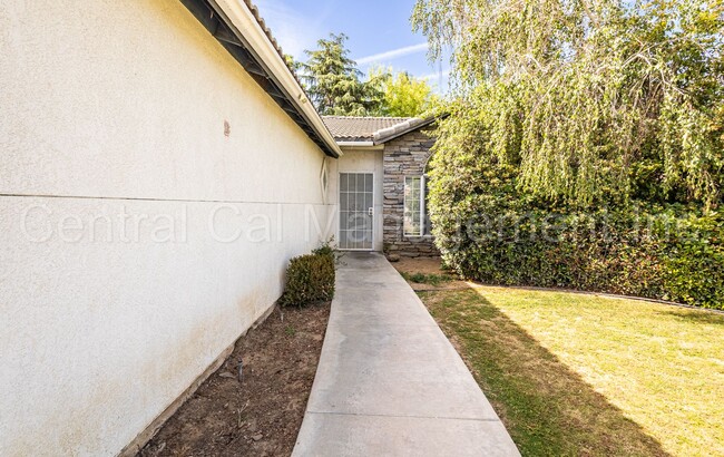 Building Photo - 3 Bedroom/2 Bath Home Located in the North...