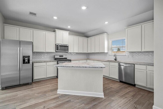 Building Photo - 3109 Banyan Dr