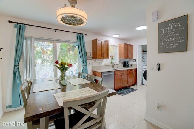 Foto del edificio - 3 br, 2 bath House - 254 E 25th St