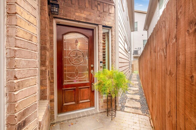 Building Photo - 1524 Birdsall St