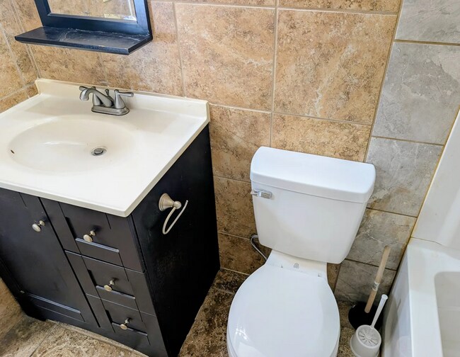 Foto del edificio - Spacious 1BR Condo – Pool Access & Utilities