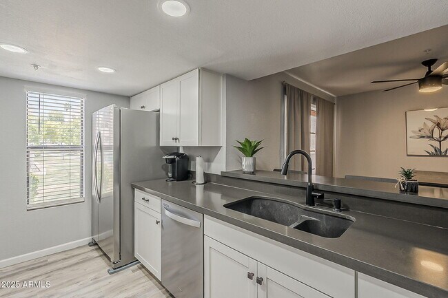 Foto del edificio - 7510 E Thomas Rd