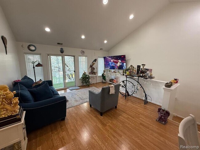 Building Photo - 3635 Reeves Dr