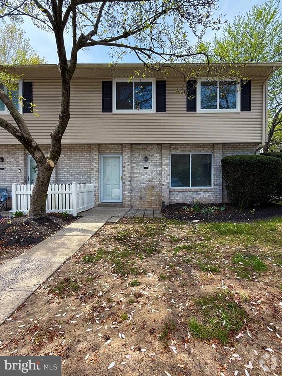 Building Photo - 315 Village Walk