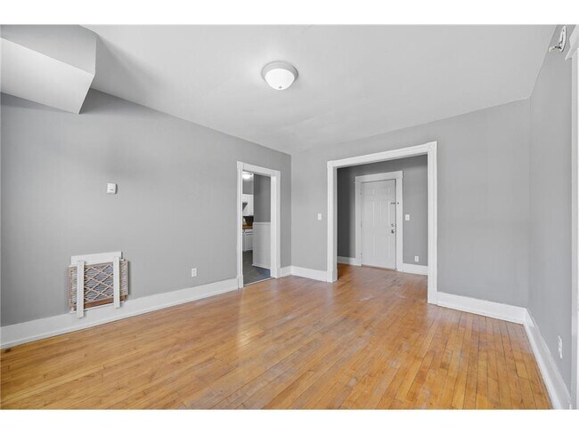 Building Photo - 568 N Farrington St