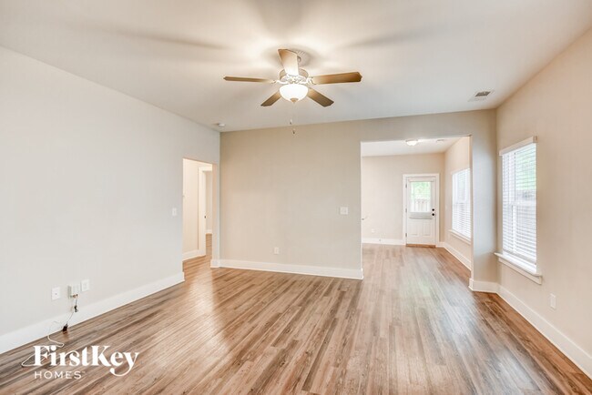 Foto del edificio - 2783 Village Ln