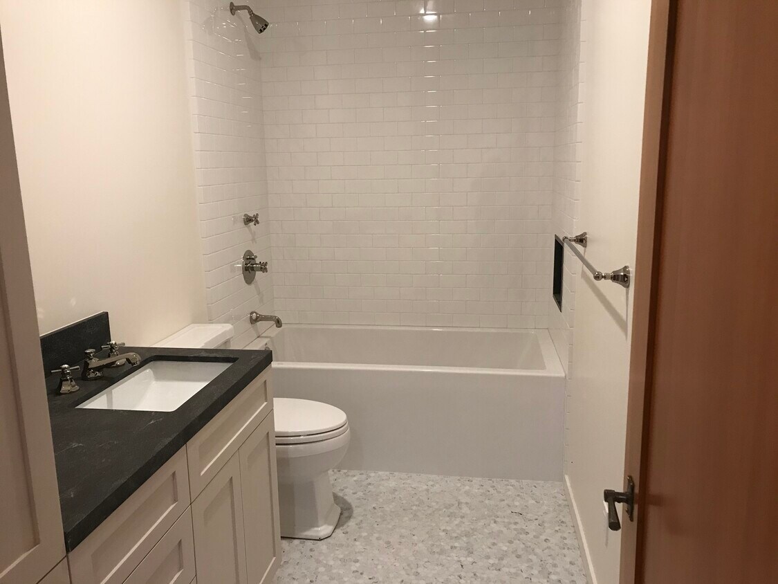 bath - 32063 Lobo Canyon Rd