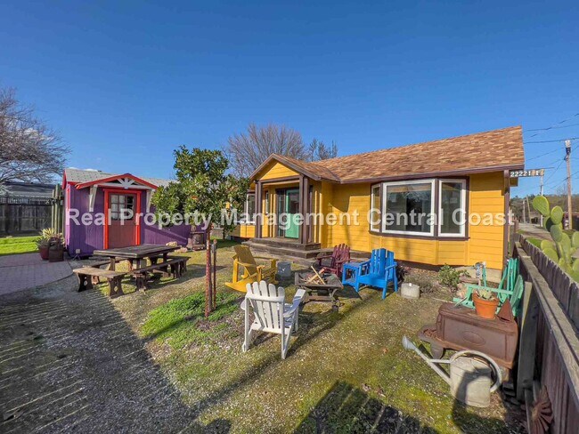 Building Photo - AVAILABLE NOW - Partially Furnished Quaint...
