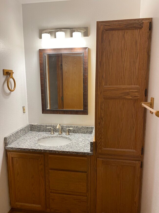 Building Photo - 792 Huntington Dr