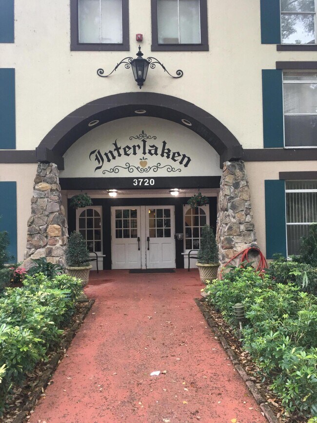 Building Photo - 3720 Inverrary Dr