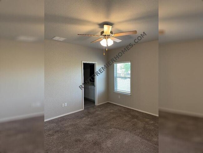 Foto del edificio - 270 Jaycen Ln