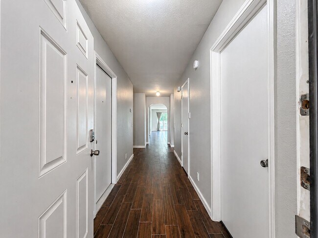 Building Photo - Move-In Ready 4-Bedroom Home Near Tesla, Airport & Downtown Austin