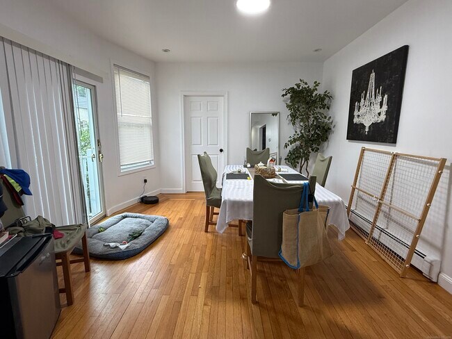 Foto del edificio - 1205 Forest Rd
