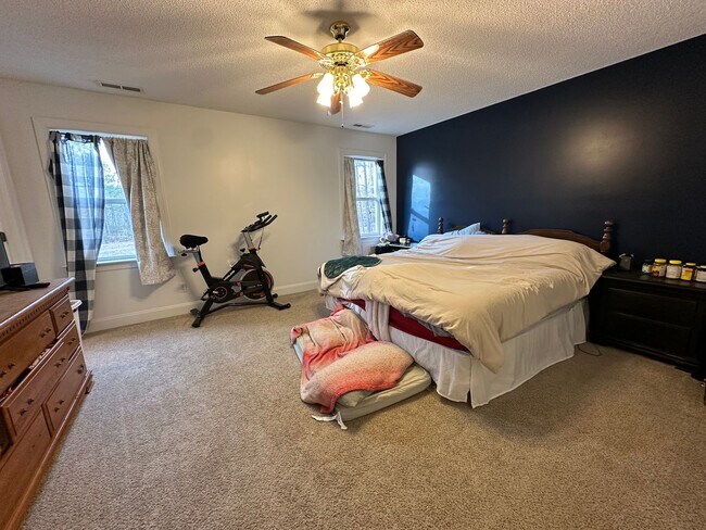 Foto del edificio - Elegant Waterfront Retreat