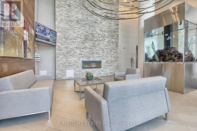 Photo du bâtiment - 2240 Lake Shore Blvd W