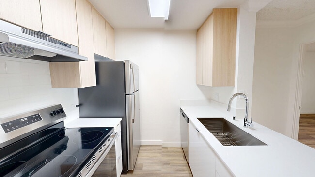 Interior Photo - Eight 80 Newport Beach