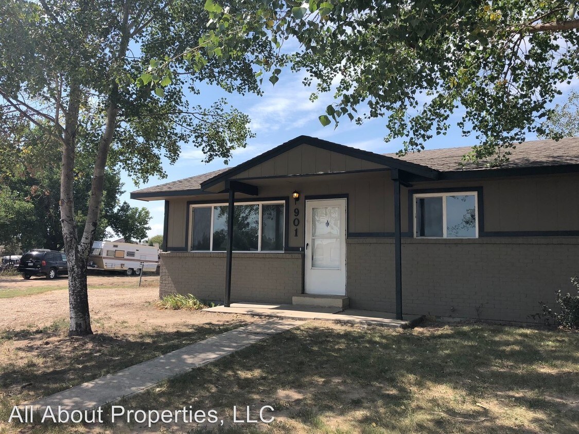 Foto principal - 3 br, 1 bath House - 901 Elm Street