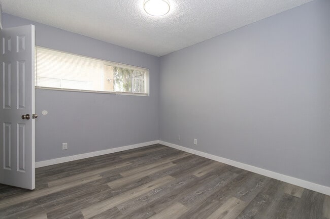 Building Photo - Kalnor Apartments