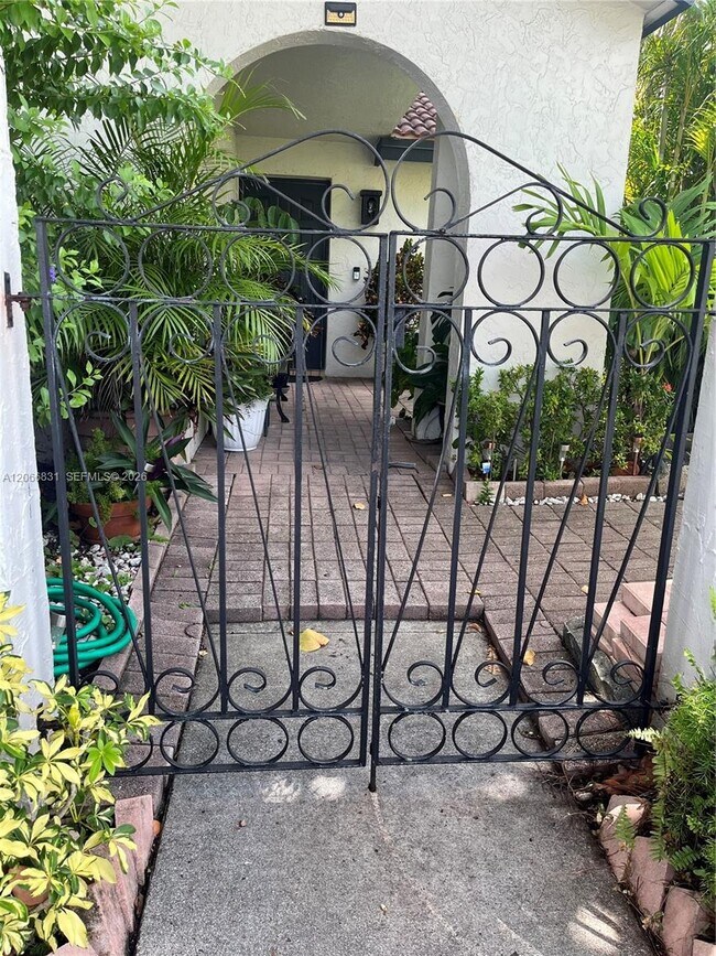 Foto del edificio - 17919 NW 66th Ct