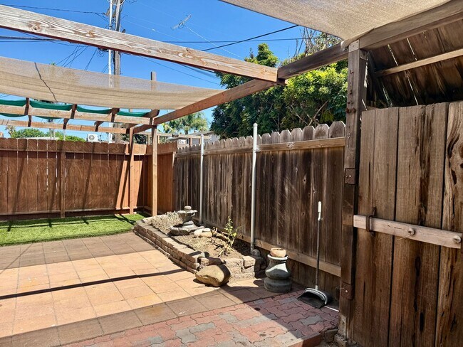 Foto del edificio - 2BD/1BA PB STYLE COTTAGE! LARGE EXCLUSIVE ...
