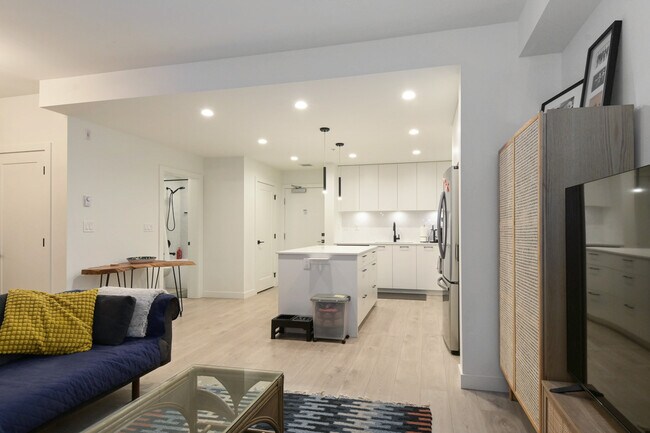 Building Photo - Modern & Bright 1-Bed Condo for Rent in Heart of Latimer Village, Langley