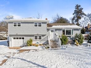 Building Photo - 446 Roedel Pl