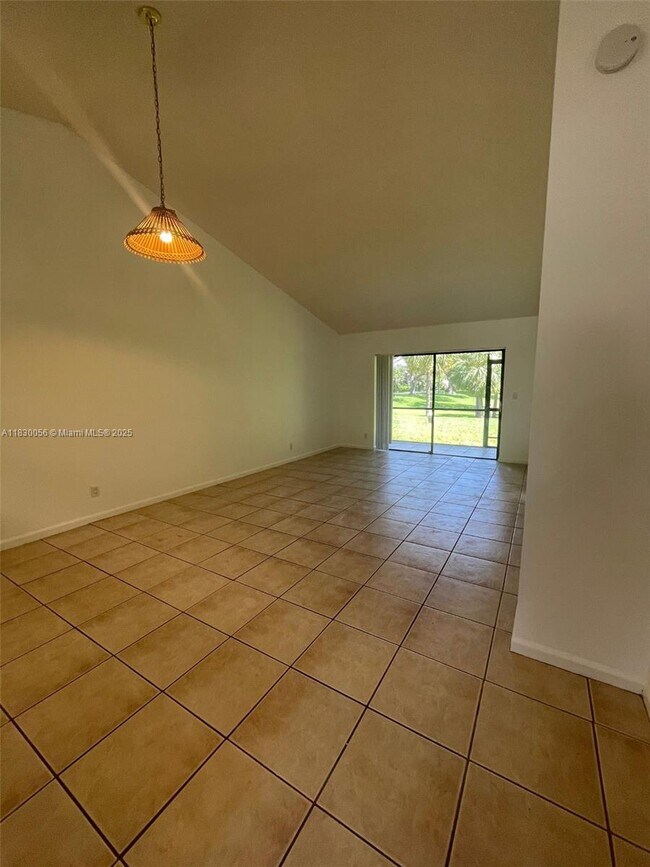 Foto del edificio - 493 Hardwood Pl