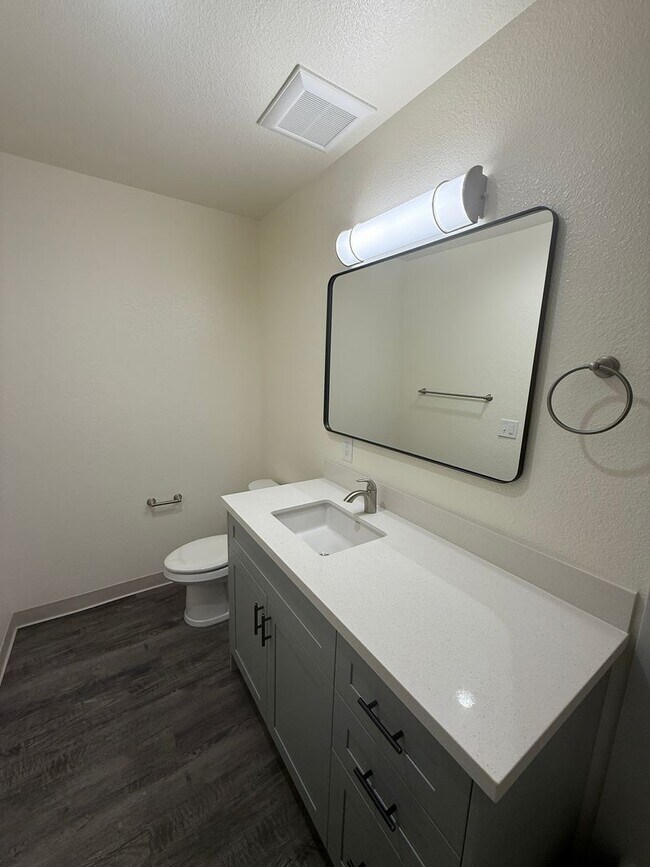 Foto del edificio - Free Month of Rent for Move in before Dec 1st - Brand New Upstairs 3 Bedroom Apartment