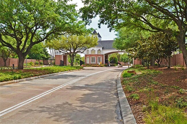 Foto del edificio - 14339 Shadow Garden Ln