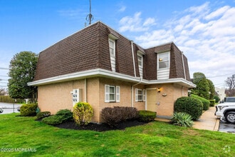 Building Photo - 321-323-323 Shore Dr
