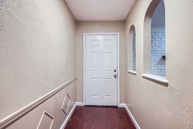 Foto del edificio - 1724 Midcrest Dr