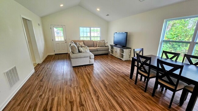 Building Photo - 178 Sitting Bull Dr
