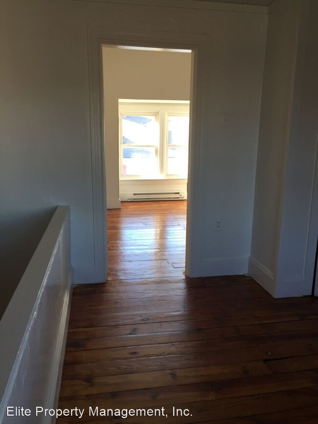 Building Photo - 4 br, 1 bath House - 27 N. Sherman St.