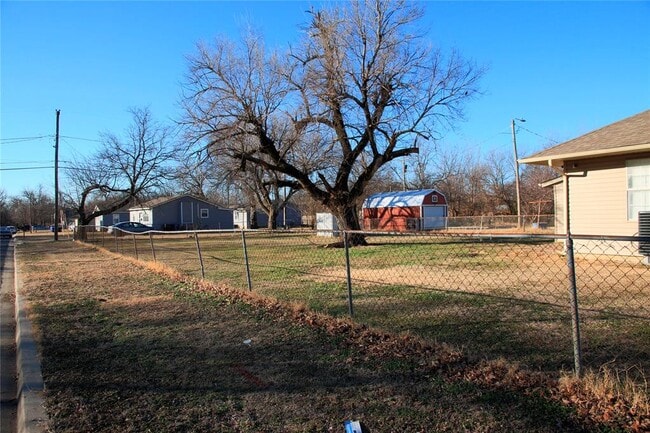 Building Photo - 836 E Eufaula St