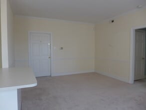 Building Photo - 102 S William St