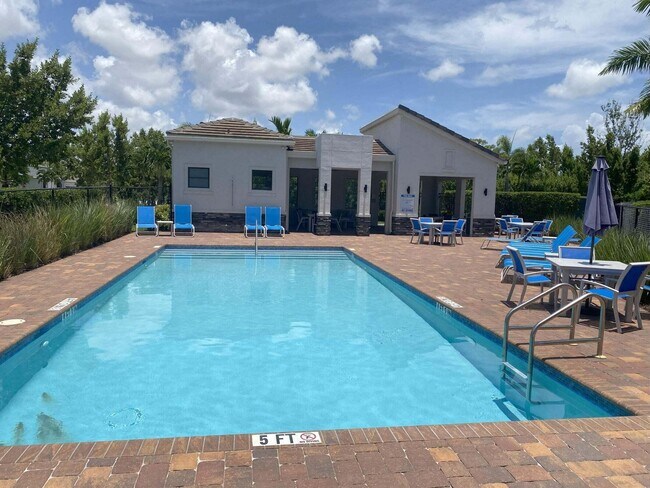 Building Photo - 6685 Pointe of Woods Dr