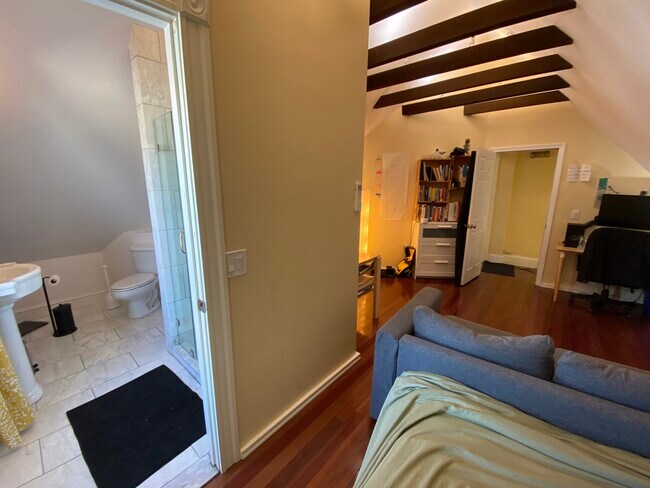 Foto del edificio - 381 Highland Ave