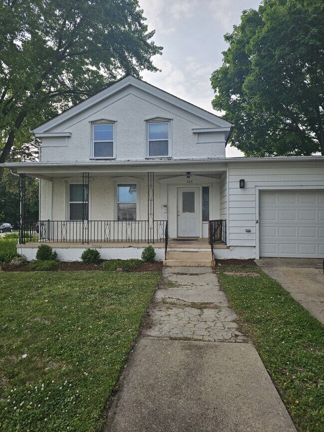 Building Photo - 223 W Lincoln Ave