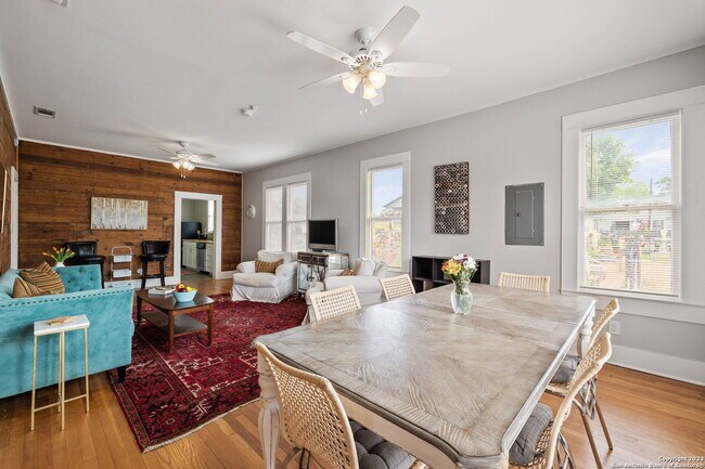 Foto del edificio - 309 N Hackberry St