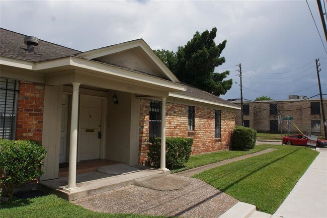 Building Photo - 6525 Renwick Dr