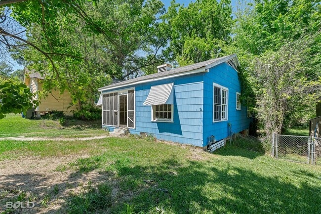 Building Photo - 3420 Darien St