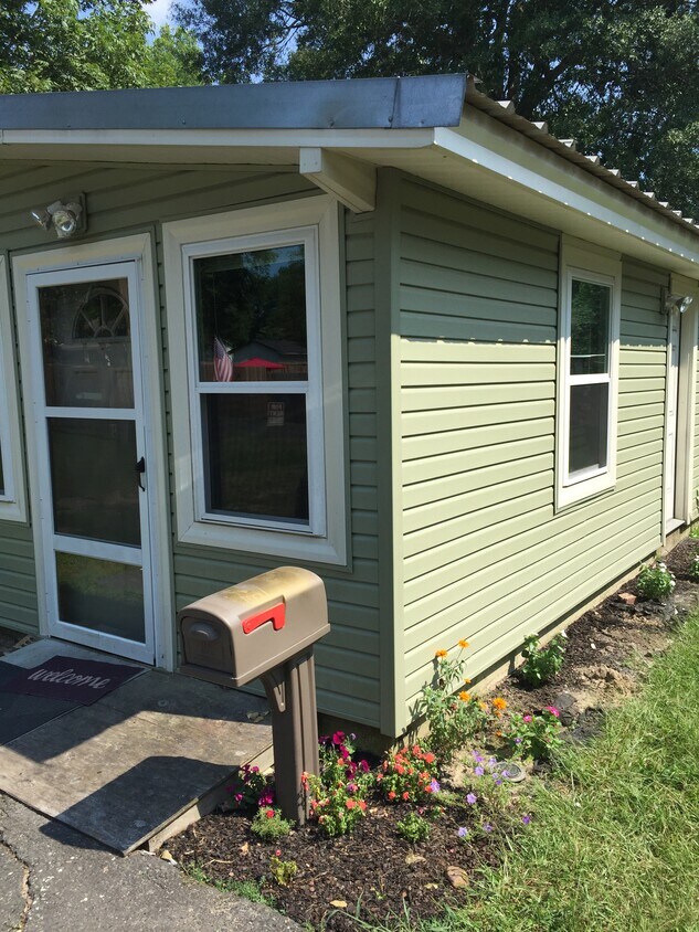 Building Photo - 307 Sunset Dr