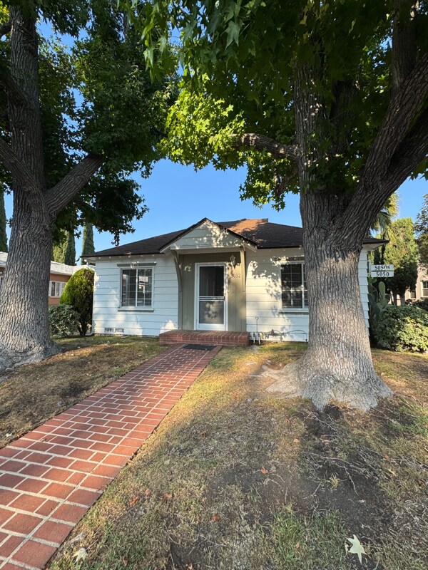 Foto principal - 5052 Colfax Ave