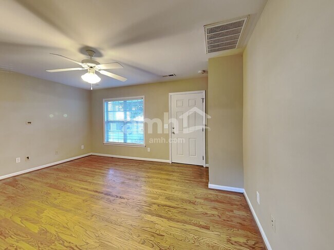 Foto del edificio - 1529 Birkdale Ct