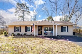 Building Photo - 209 Sinclair Ave