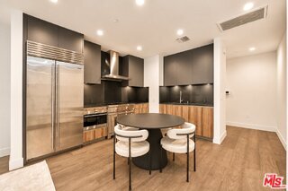 Foto del edificio - 728 N Sweetzer Ave