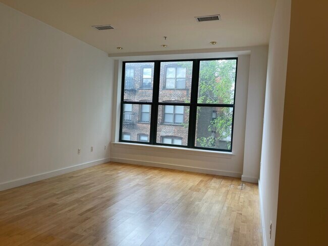 Foto del edificio - 222 Montgomery St
