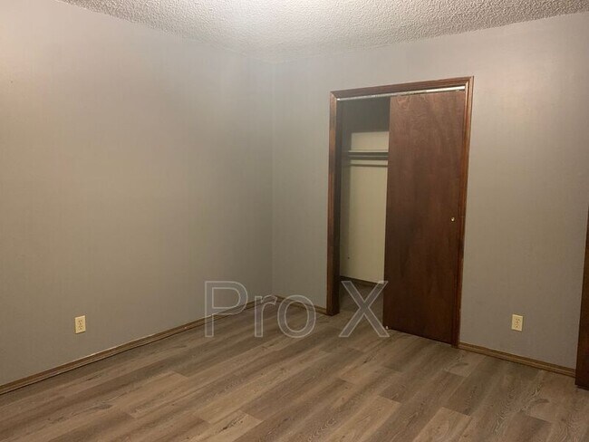 Building Photo - 1015 S St Louis Ave